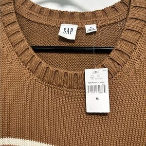 GAP Crewneck Sweater in Camel Brown - M